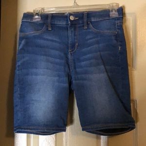 Ballerina Crop Short